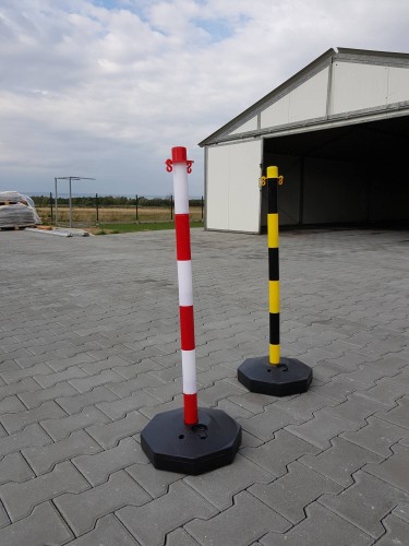 Słupek odgradzający z podstawą MAG-2 biało-czerwony ostrzegawczy słupek do tymczasowej blokady przejść.
