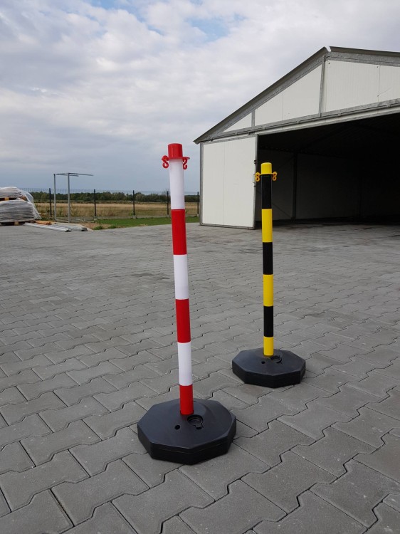 Słupek odgradzający z podstawą MAG-2 biało-czerwony ostrzegawczy słupek do tymczasowej blokady przejść.