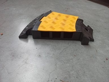 Osłona kablowa 3-kanałowa narożnik 50x38,5x7 cm łącznik systemowy umożliwiający prowadzenie kabli pod kątem.