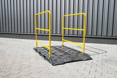 Kładka budowlana 170x100x100 cm bezpieczne przejście dla pieszych nad wykopami i pracami ziemnymi.