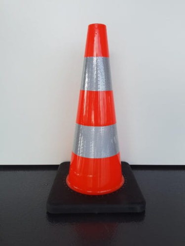 Pachołek drogowy 50 cm odblaskowy (1,7 kg) II gen standardowy pachołek do zabezpieczania robót krótkotrwałych.