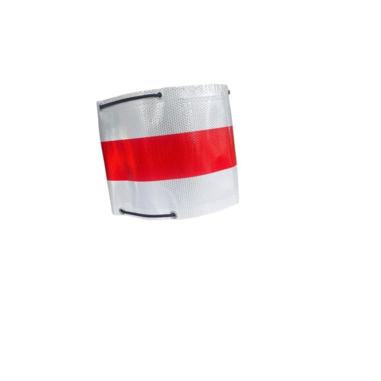 Koroblask 300x900mm odblaskowa osłona na drzewa i słupy, skutecznie zwiększająca bezpieczeństwo na odcinkach dróg z przeszkodami w skrajni.
