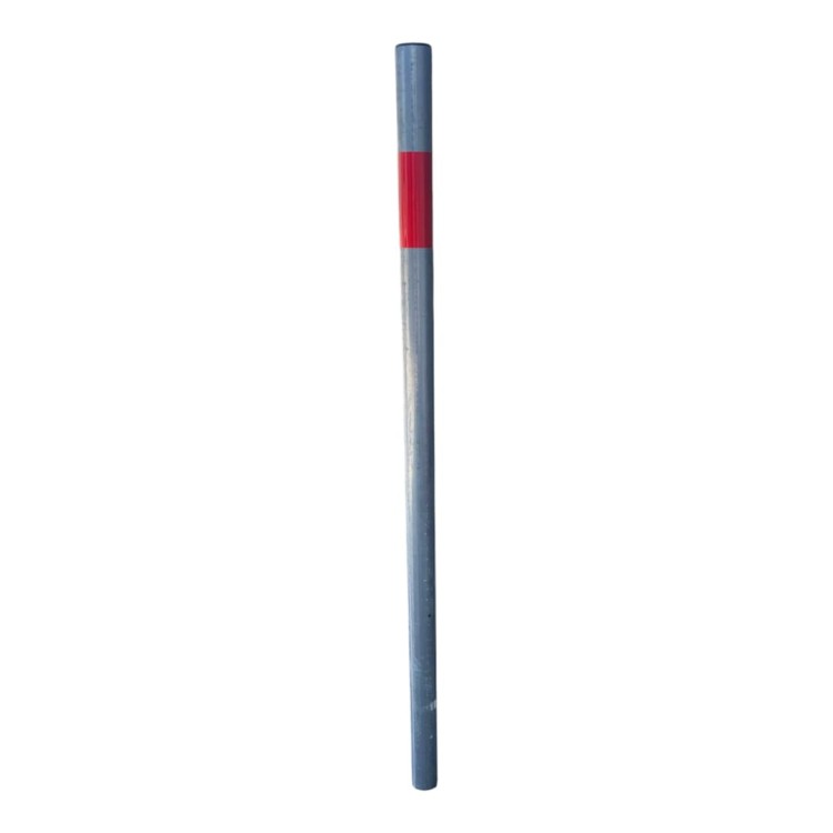 Słupek u-12c blokujący fi 60.3 mm h 1500 mm wersja do wkopania srebrno czerwony estetyczny słupek stalowy w kolorystyce ostrzegawczej do ochrony chodników.