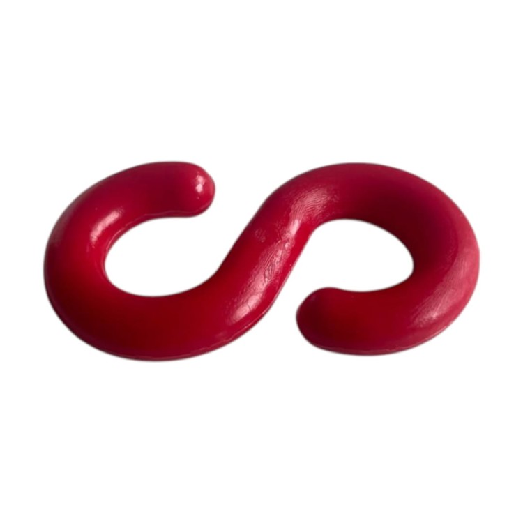 Złączka do łańcucha "s" czerwona plastikowy element łączący o intensywnym kolorze, ułatwiający szybki montaż barierek łańcuchowych.