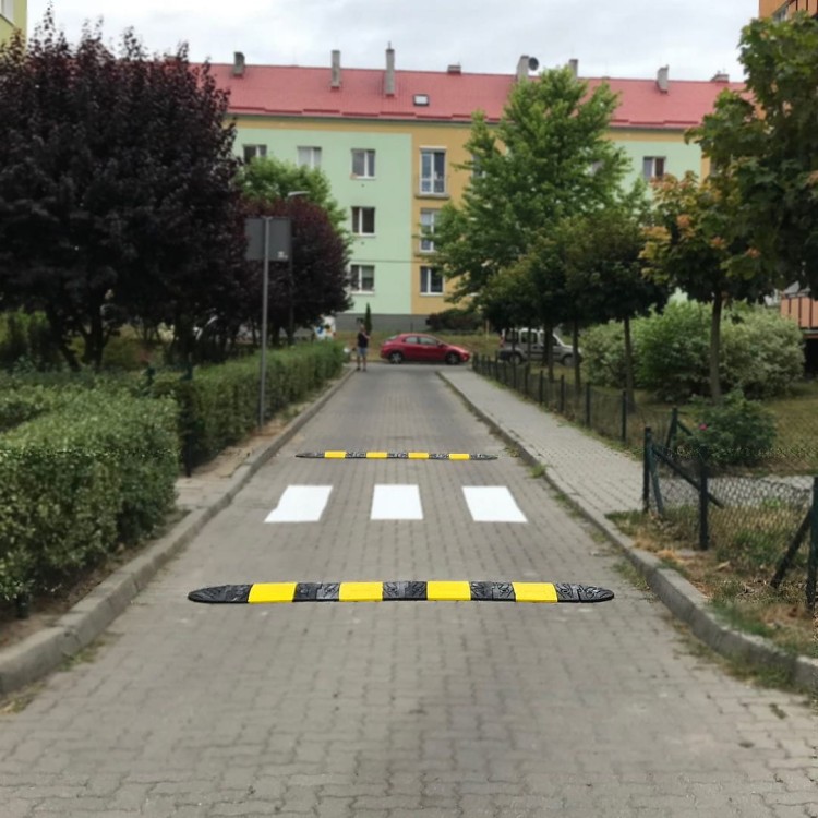 Próg podrzutowy, gumowy – SALAMANDRA zestaw 2,96m modułowy system spowalniający przeznaczony do stref ruchu wewnętrznego i osiedli.