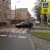 Próg modułowy płytowy przejście dla pieszych biało czerwone 5x5m trwały element bezpieczeństwa ruchu drogowego, łączący funkcję spowalniacza z zebrą dla pieszych.