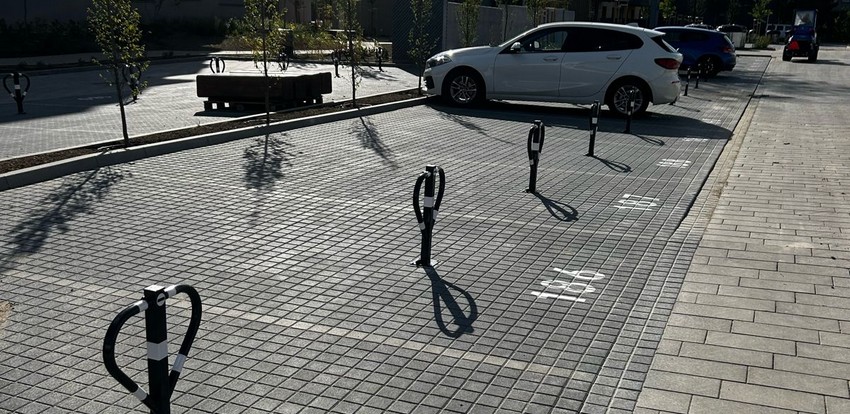 Blokady parkingowe na zamek zamontowane na osiedlu