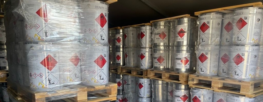 Dlaczego wysyłka farby drogowej kosztuje więcej? Wszystko o transporcie ADR